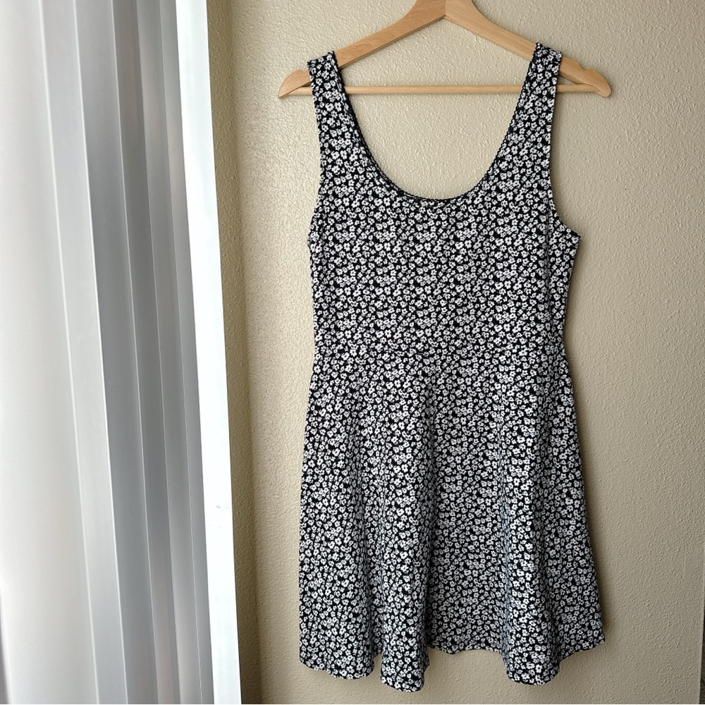 Forever 21 Black & White Flowers A-Line Dress - Size L